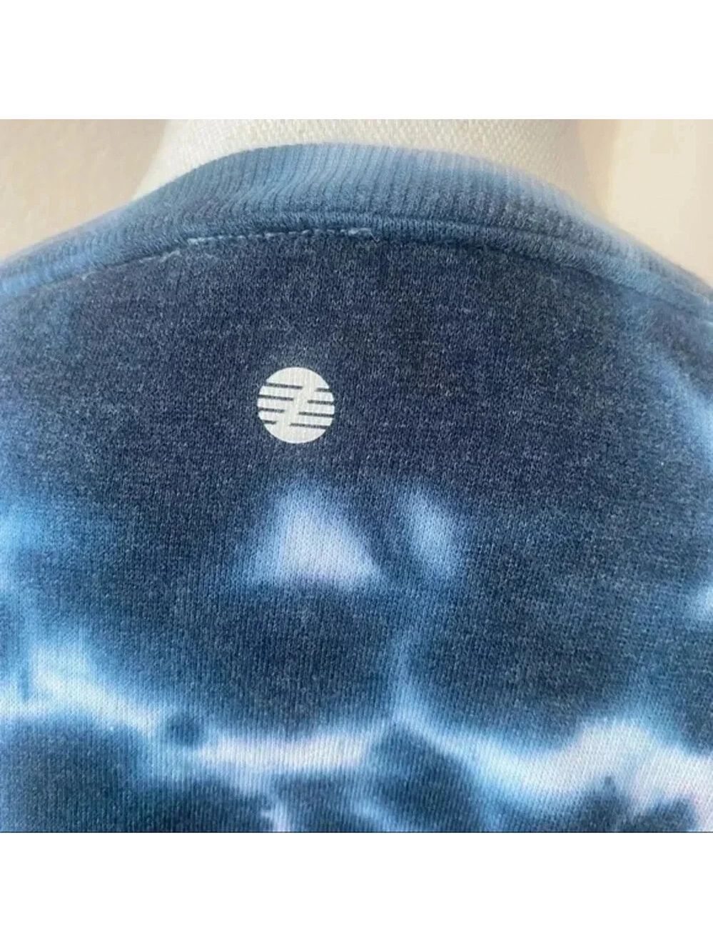 Z by Zella blue tie-dye women’s sweatshirt size Medium - Picture 8 of 9